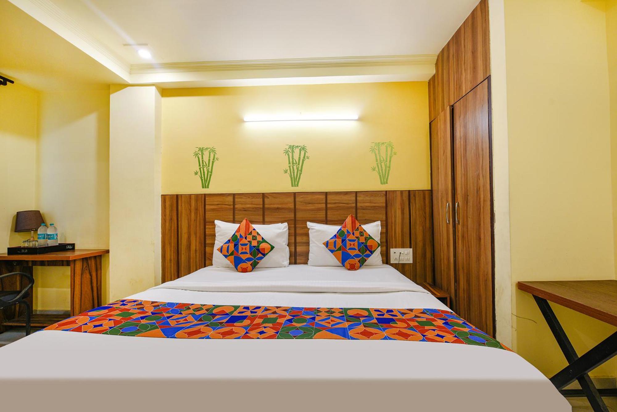 Fabhotel Ishtara Auberge New Delhi Exterior photo