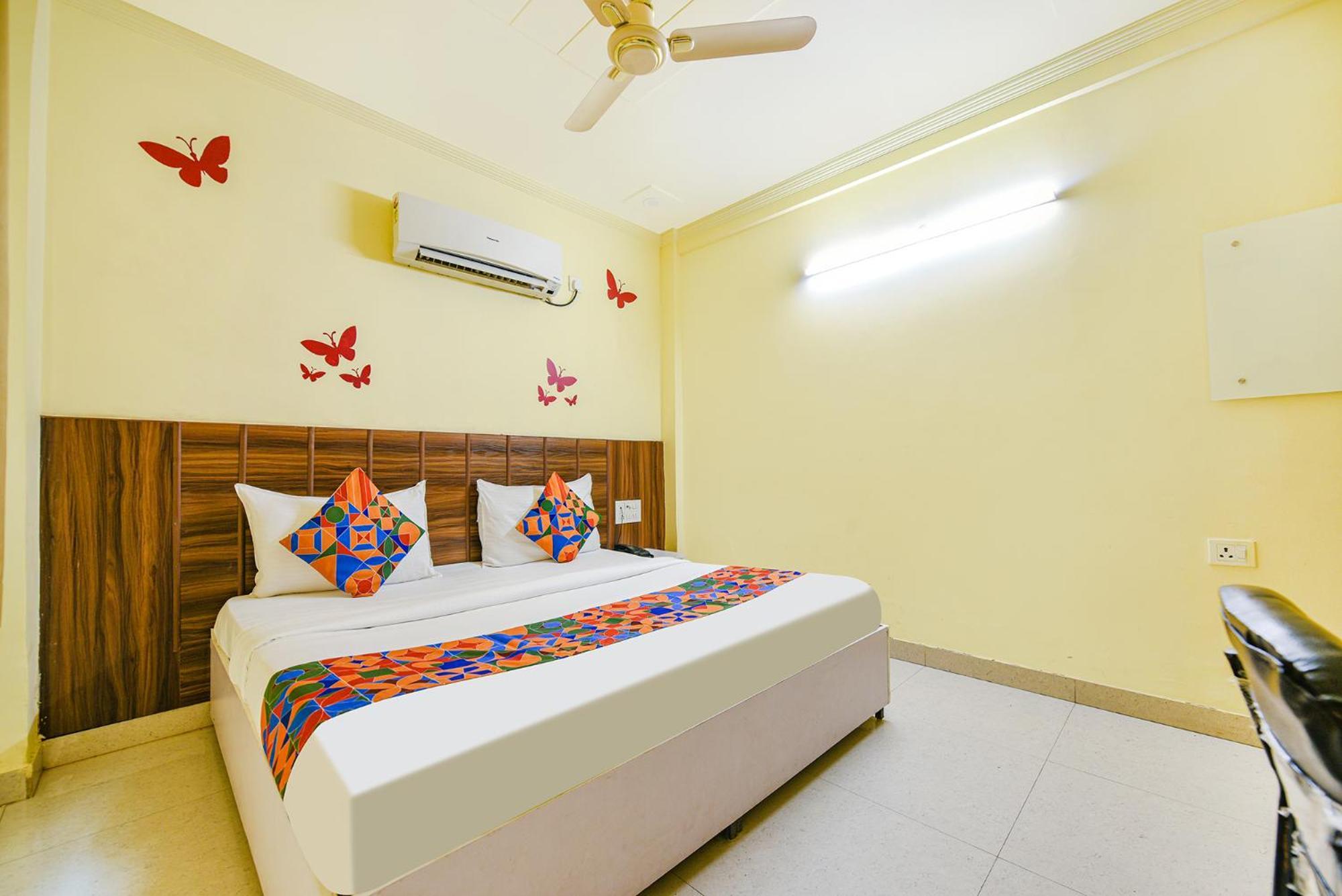 Fabhotel Ishtara Auberge New Delhi Exterior photo