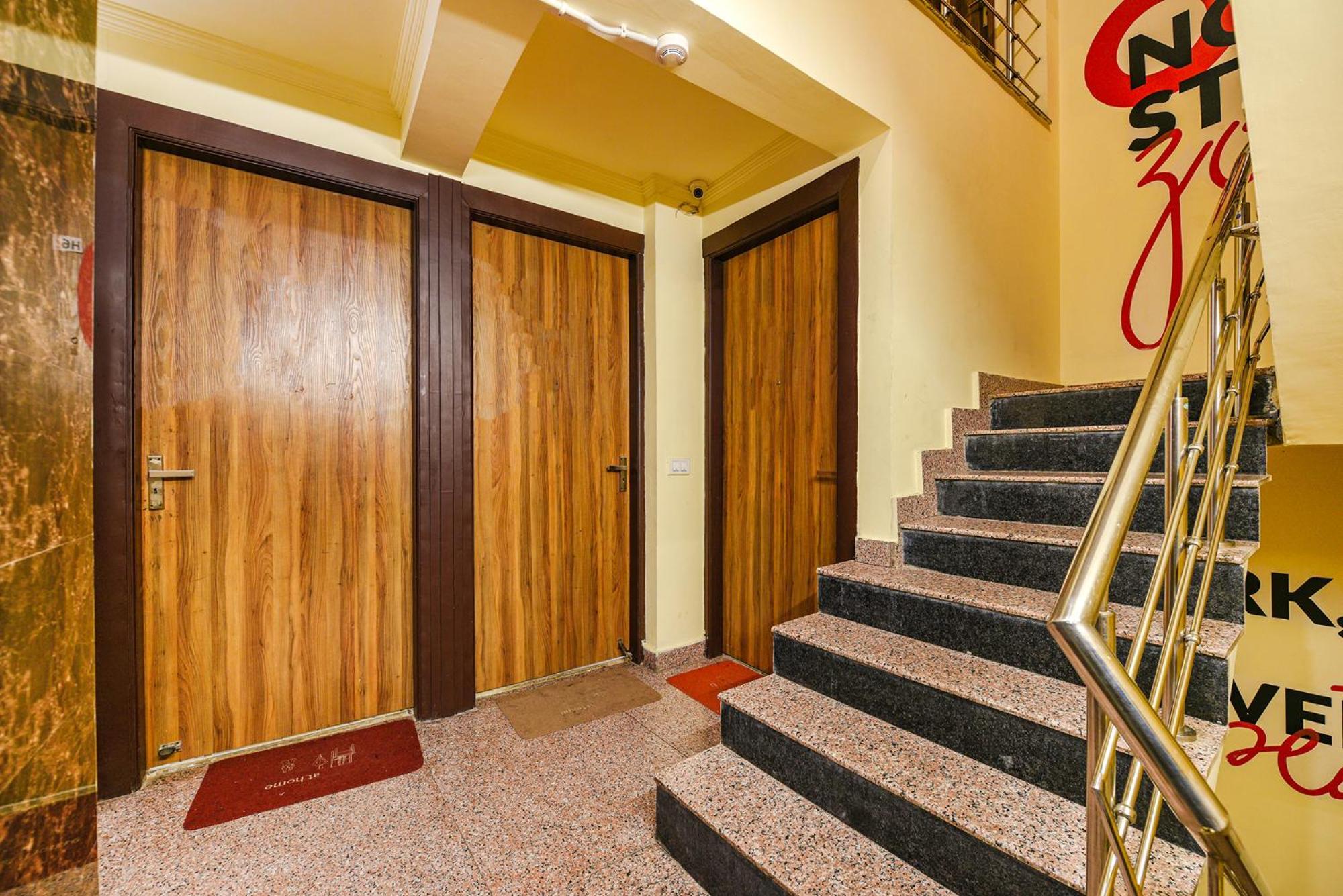 Fabhotel Ishtara Auberge New Delhi Exterior photo